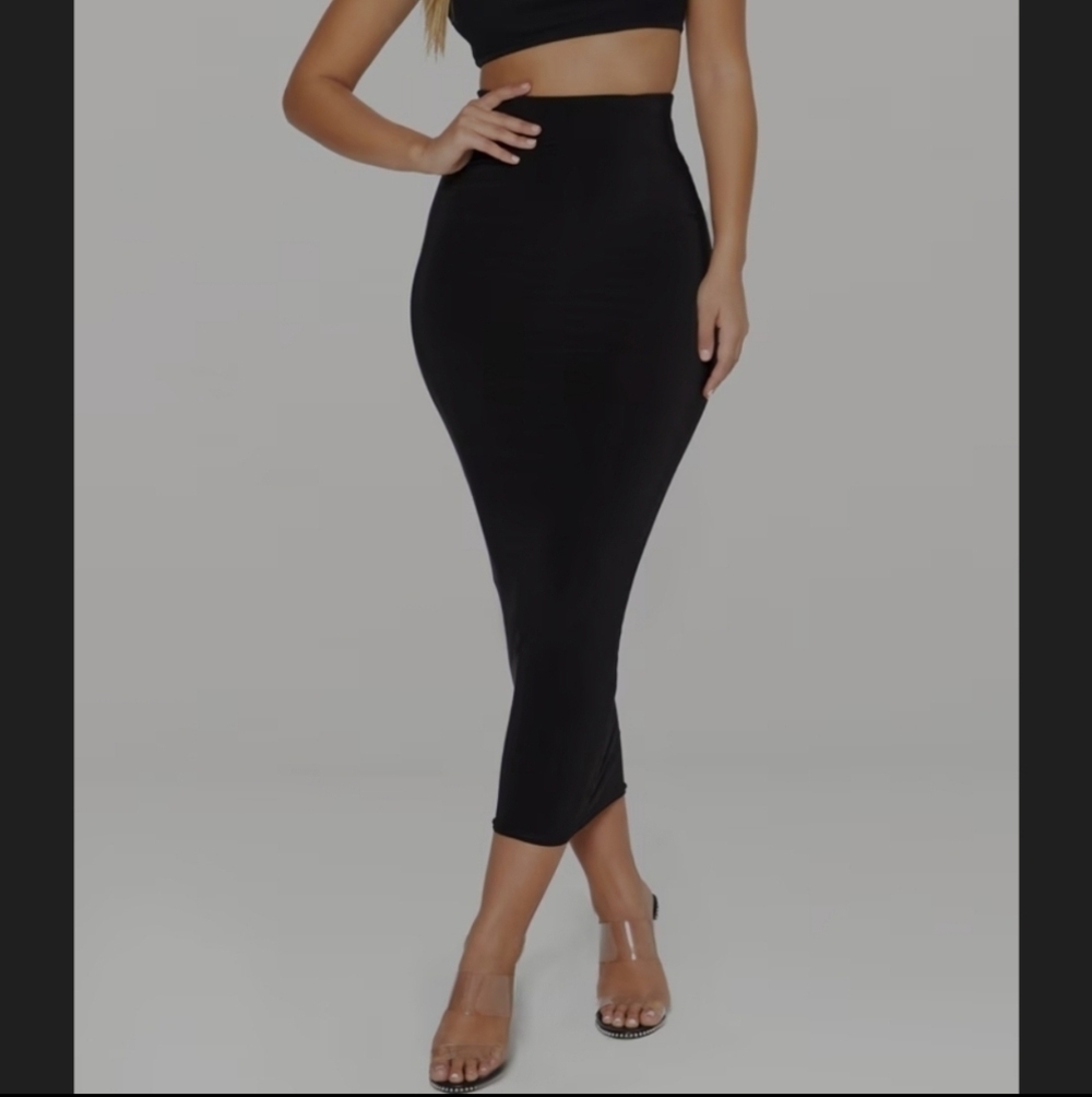 PrettyLittleThing Black Second Skin Slinky Midaxi Skirt. Size US 10. New.
